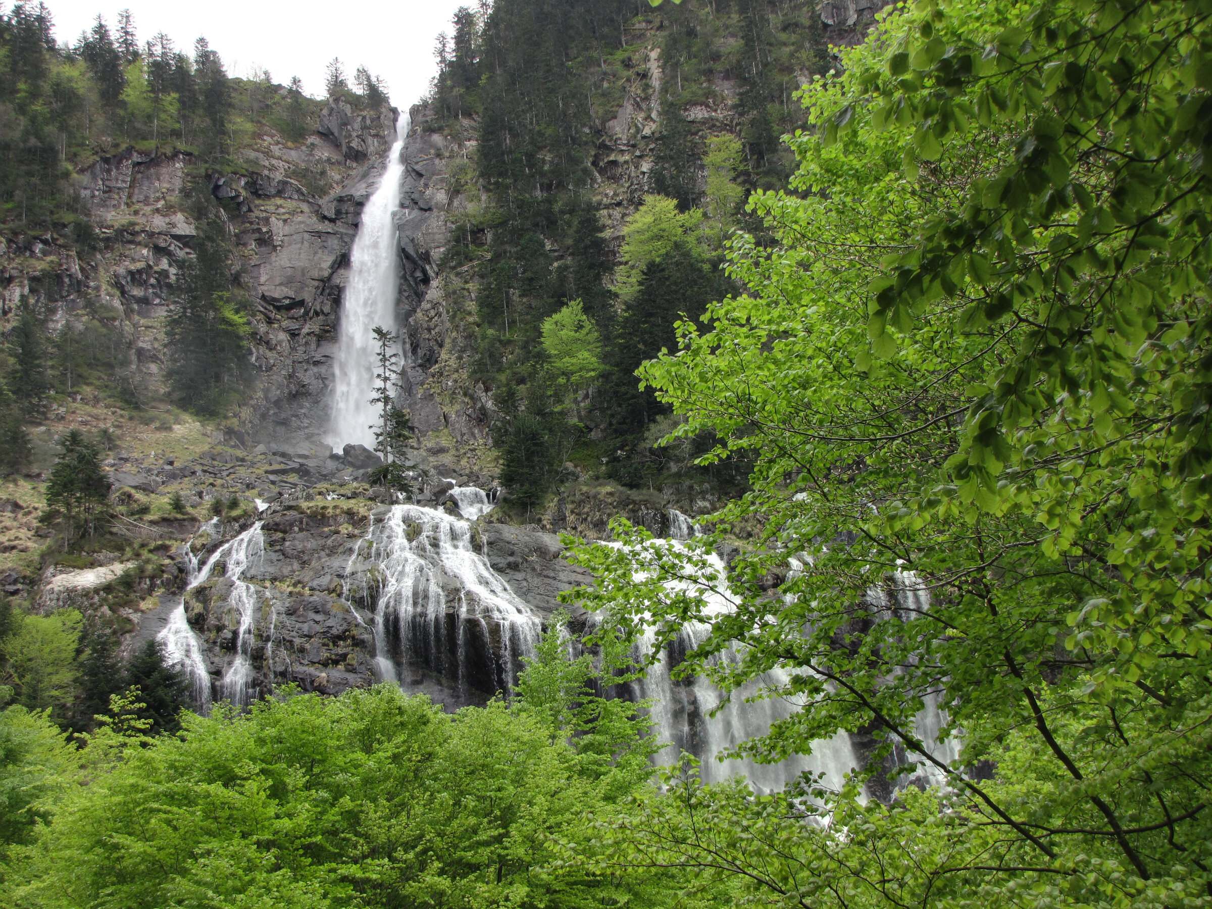 The Cascade d'Ars above Aulus-les-Bains, in May