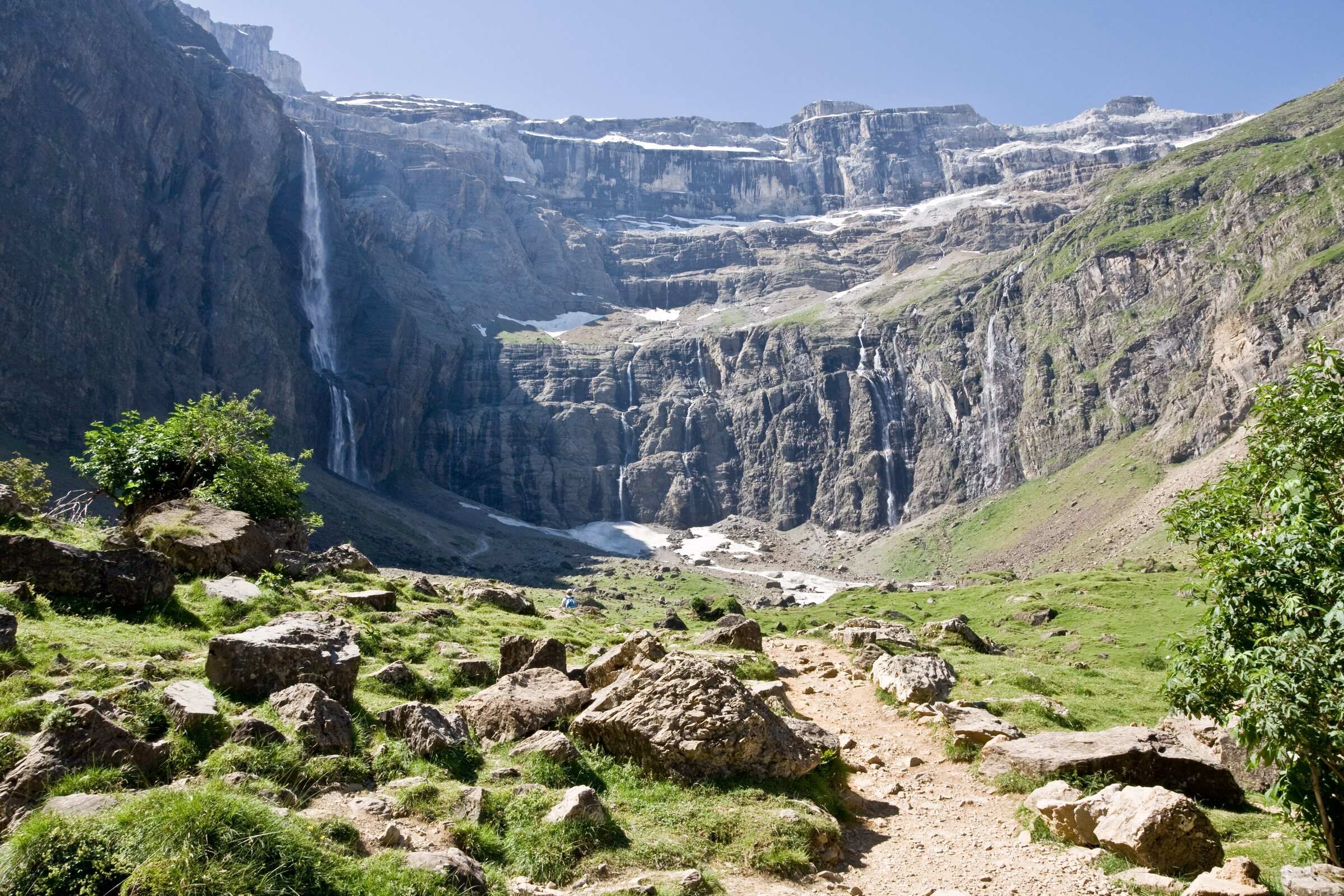 The Cirque de Gavarnie and the Grande Cascade from the path to the head of the cirque